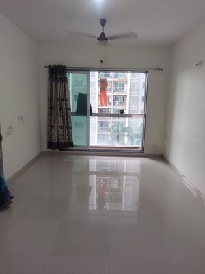 Room in 2 BHK Apartment at Lokhandwala Octacrest, Kandivali East – for Rent