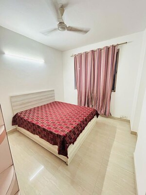 Bedroom in 4 BHK Apartment at DLF Oakwood Estate, Dlf Phase ii – for Rent