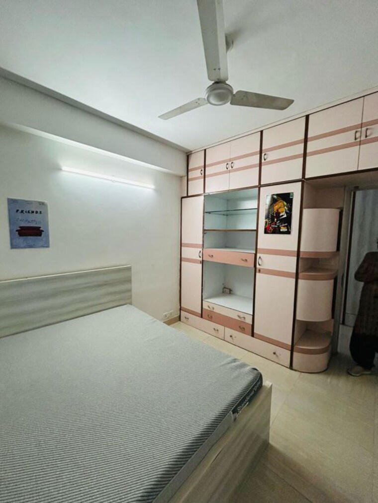 Bedroom, dlf-oakwood-estate 4 Bedroom 1767 Sq.Ft. Apartment In Dlf Phase ii Gurgaon 10036946