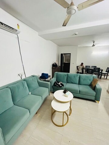 Living Room in 4 BHK Apartment at DLF Oakwood Estate, Dlf Phase ii – for Rent