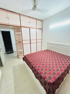 Bedroom in 4 BHK Apartment at DLF Oakwood Estate, Dlf Phase ii – for Rent