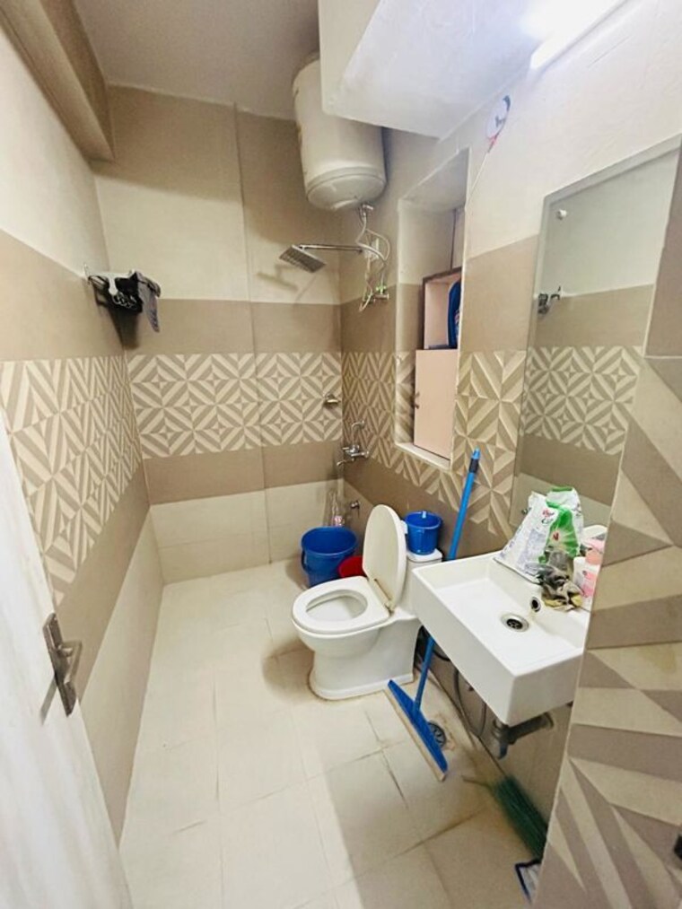 Attached Bathroom, dlf-oakwood-estate 4 Bedroom 1767 Sq.Ft. Apartment In Dlf Phase ii Gurgaon 10036946