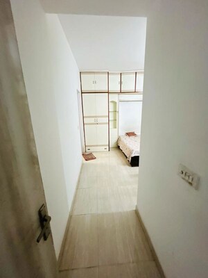 Building Lobby in 4 BHK Apartment at DLF Oakwood Estate, Dlf Phase ii – for Rent