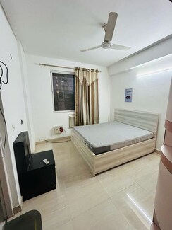 4 BHK + Extra Room Apartment For Rent in DLF Oakwood Estate