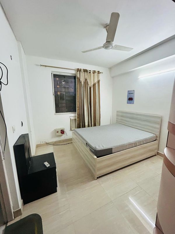 4 BHK + Extra Room Apartment For Rent in DLF Oakwood Estate