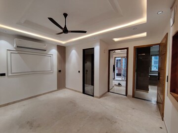Room in 4 BHK Builder Floor at Green Fields Colony – for Rent