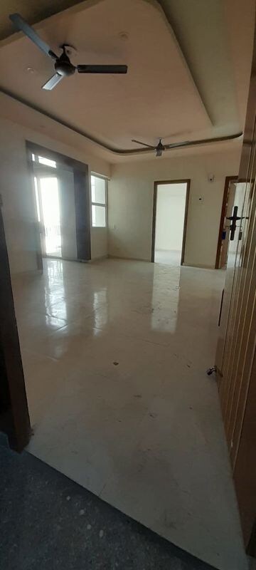 Room in 2 BHK Apartment at Signature Global The Millennia, Sector 37d – for Rent