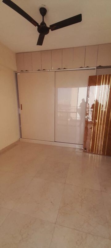 Room in 2 BHK Apartment at Signature Global The Millennia, Sector 37d – for Rent
