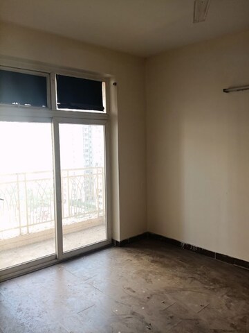 Room in 3 BHK Apartment at Mahagun Mywoods, Sector 16c Greater Noida – for Rent