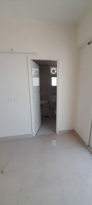 Room in 2 BHK Apartment at Signature Global The Millennia, Sector 37d – for Rent