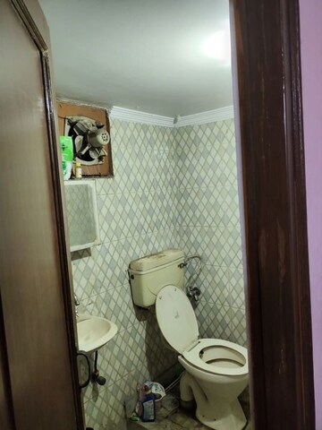 Bathroom in 1 BHK Builder Floor at West Patel Nagar – for Rent