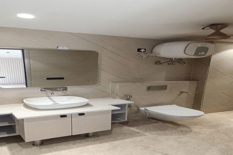 Bathroom, vivek vihar 3 Bedroom 1900 Sq.Ft. Builder Floor In Vivek Vihar Delhi 10037308