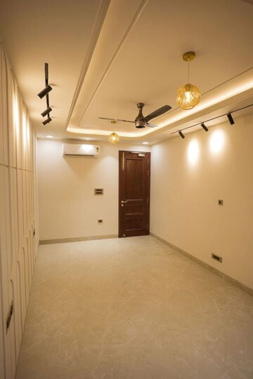 Room in 3 BHK Builder Floor at Vasant Vihar – for Sale