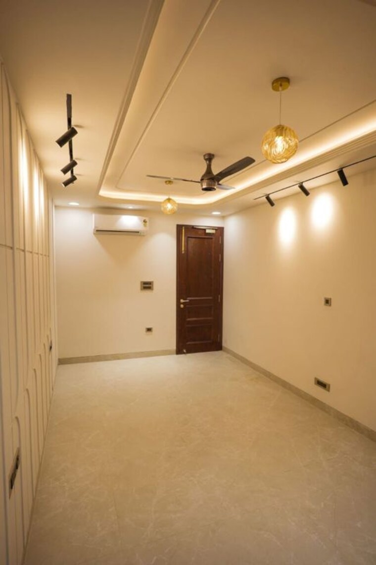 Room, vasant vihar 3 Bedroom 265 Sq.Yd. Builder Floor In Vasant Vihar Delhi 10037118