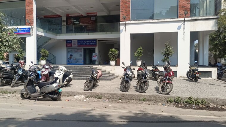  Parking, shastri nagar Commercial Showroom 2500 Sq.Ft. In Shastri Nagar Meerut 10037557
