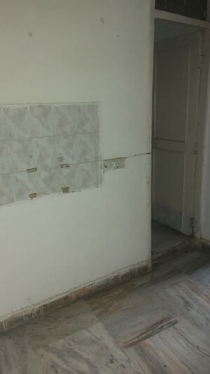 Room in 2.5 BHK Builder Floor at Mayur Vihar – for Rent
