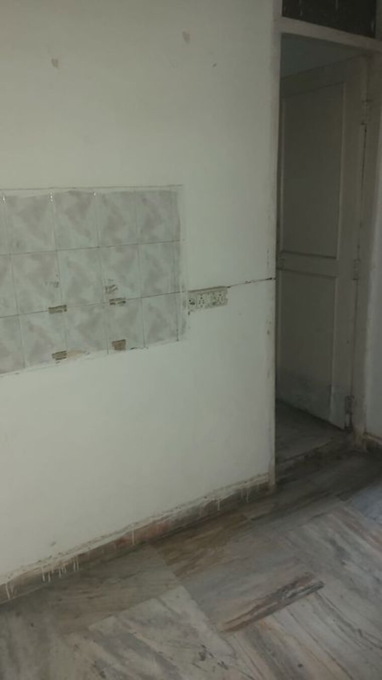 Room, mayur vihar 2.5 Bedroom 650 Sq.Ft. Builder Floor In Mayur Vihar Delhi 10037574