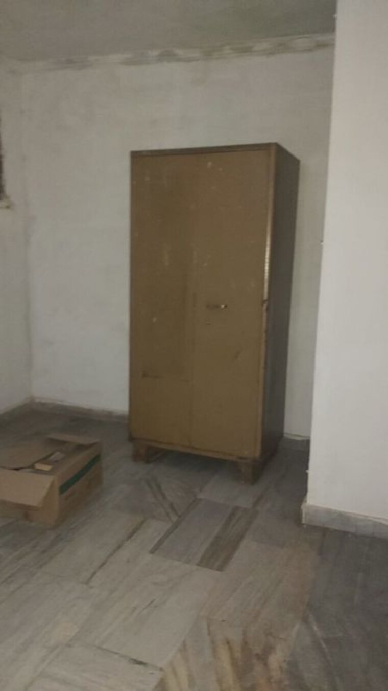 Room, mayur vihar 2.5 Bedroom 650 Sq.Ft. Builder Floor In Mayur Vihar Delhi 10037574