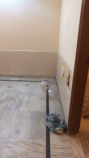 Bathroom in 2.5 BHK Builder Floor at Mayur Vihar – for Rent