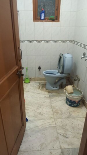 Bathroom in 2.5 BHK Builder Floor at Mayur Vihar – for Rent