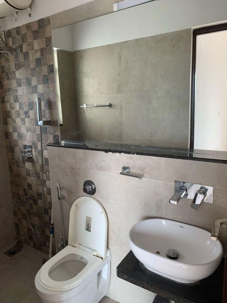 Bathroom, omkar-meridia 2 Bedroom 800 Sq.Ft. Apartment In Kurla West Mumbai 10037681