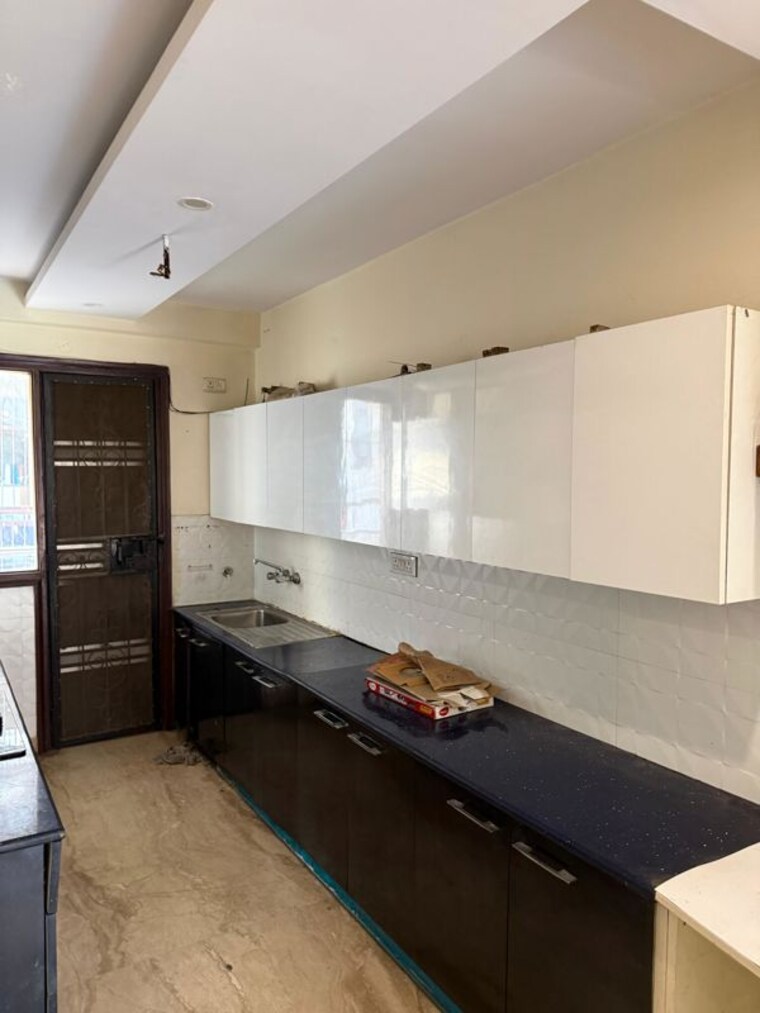 Kitchen, sector 45 3 Bedroom 200 Sq.Yd. Builder Floor In Sector 45 Gurgaon 10037713