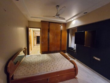 Bedroom in 3 BHK Apartment at Khar West – for Rent