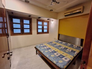 Bedroom in 3 BHK Apartment at Khar West – for Rent