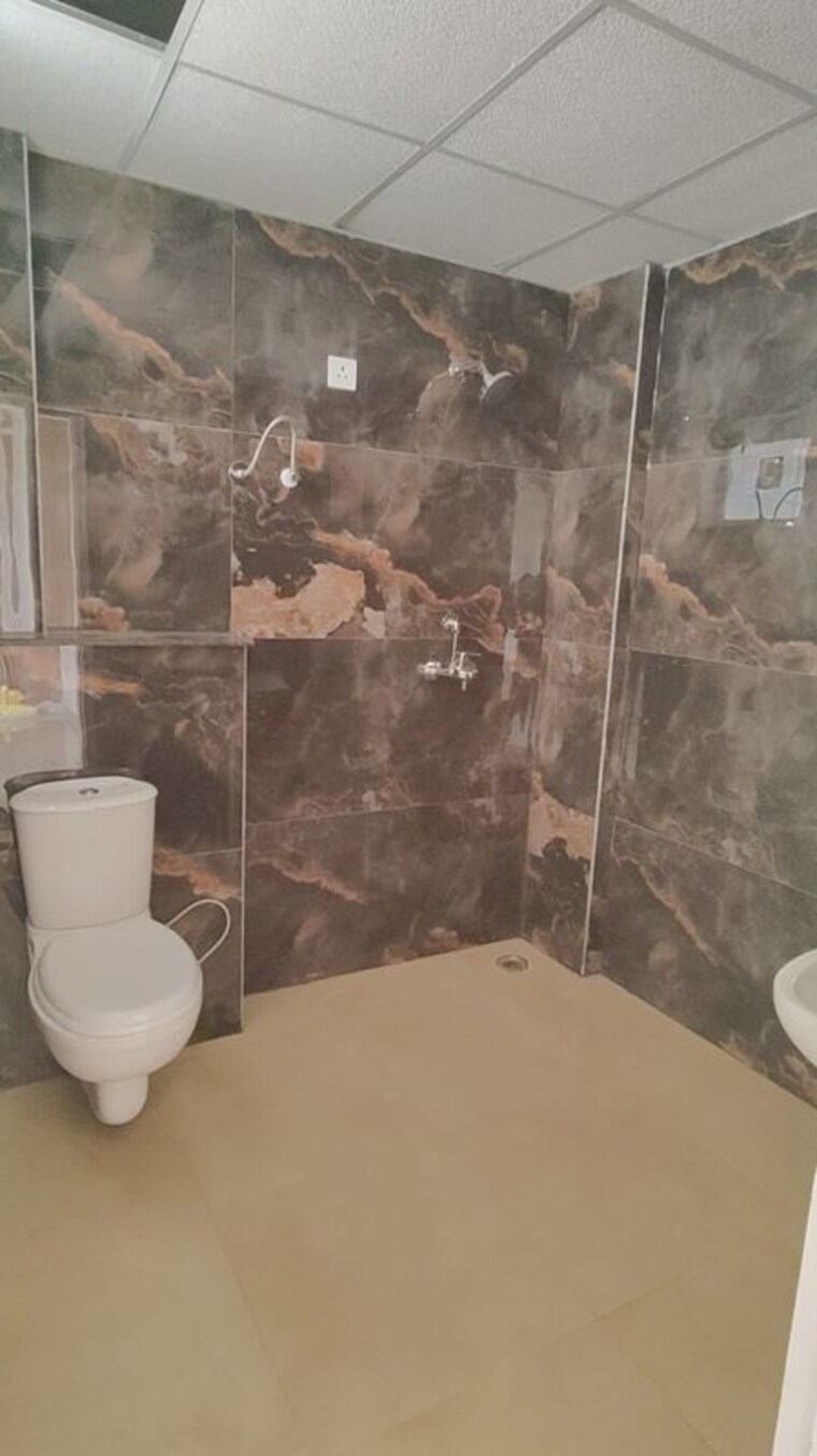 Bathroom, mrs-hi-greens 3 Bedroom 1805 Sq.Ft. Apartment In Kishanpura Zirakpur 10038268