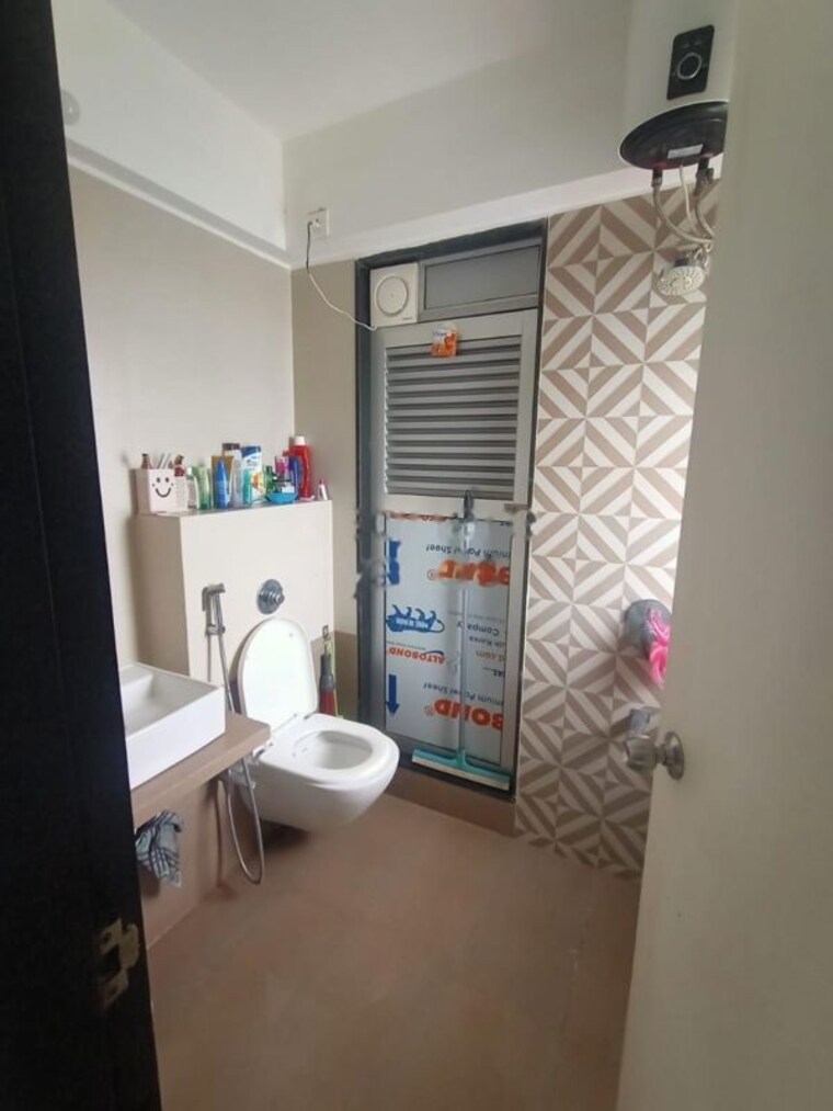 Bathroom, mayfair-the-view 2 Bedroom 629 Sq.Ft. Apartment In Vikhroli West Mumbai 10038323