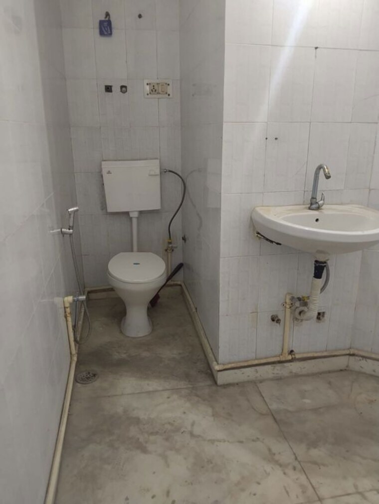 Bathroom, neb sarai 1 Bedroom 450 Sq.Ft. Builder Floor In Neb Sarai Delhi 10038401