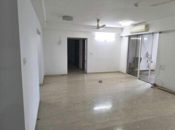 Room in 4 BHK Apartment at Sumer Trinity Towers, Prabhadevi – for Rent