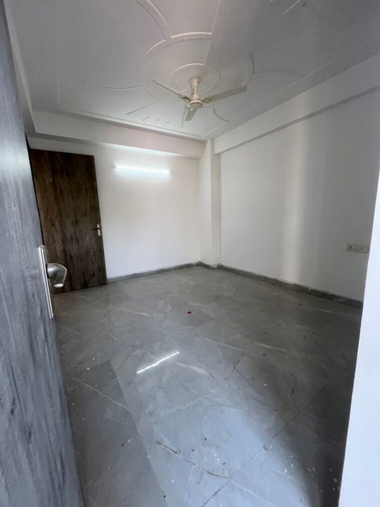 Room, rajpur khurd extension 3 Bedroom 140 Sq.Yd. Builder Floor In Rajpur Khurd Extension Delhi 10038471