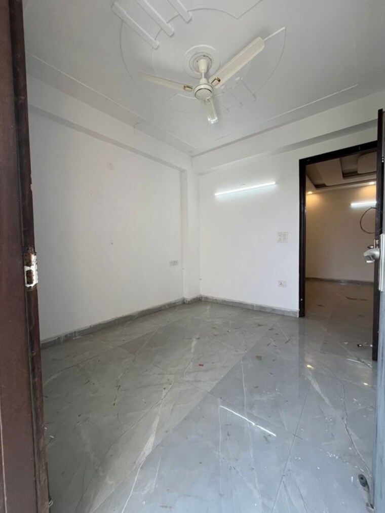 Room, rajpur khurd extension 3 Bedroom 140 Sq.Yd. Builder Floor In Rajpur Khurd Extension Delhi 10038471