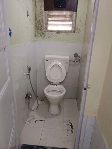 Master Bedroom in 1 BHK Apartment at Matunga West – for Rent