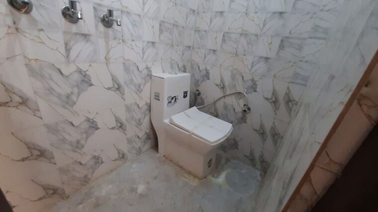 Bathroom, vaishali sector 4 2 Bedroom 950 Sq.Ft. Builder Floor In Vaishali Sector 4 Ghaziabad 10038635