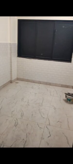 Room in 1 BHK Apartment at Kurla West – for Rent