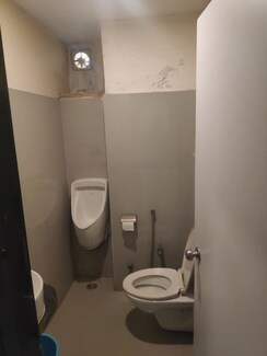 Office Space For Rent in Dhavalgiri Apartment Sector 11