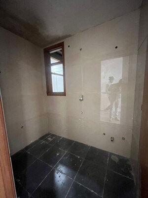 Bathroom in 3 BHK Builder Floor at Palm Residency Chhatarpur, Chattarpur – for Sale