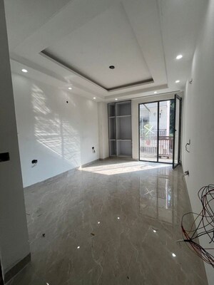 Room in 3 BHK Builder Floor at Palm Residency Chhatarpur, Chattarpur – for Sale