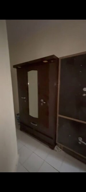 Furnished Amenities in 4 BHK Apartment at Mapsko Royale Ville, Sector 82 – for Rent