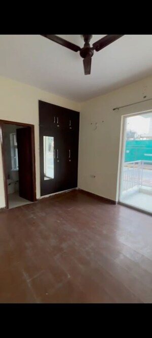 Room in 4 BHK Apartment at Mapsko Royale Ville, Sector 82 – for Rent