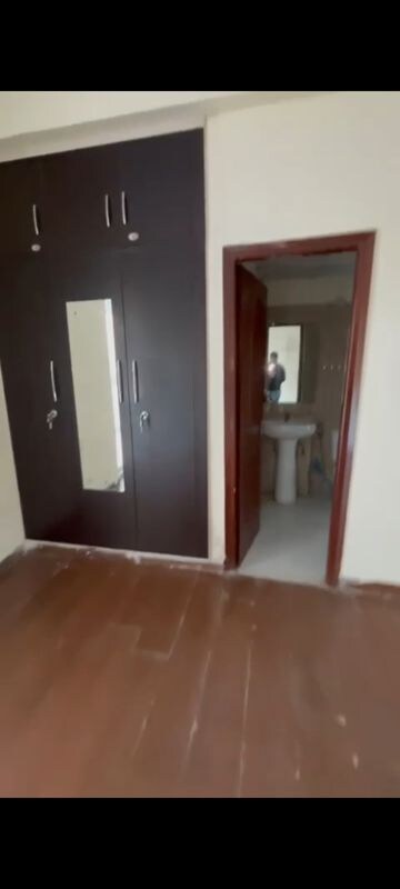 Room in 4 BHK Apartment at Mapsko Royale Ville, Sector 82 – for Rent
