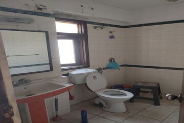 Team Area in 2 BHK Apartment at RPS Green Valley, Sector 42 – for Rent