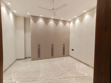 Room in 4 BHK Builder Floor at Greater Kailash ii – for Rent