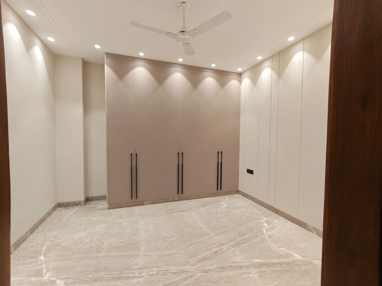 Room, greater kailash ii 4 Bedroom 2700 Sq.Ft. Builder Floor In Greater Kailash ii Delhi 10039006