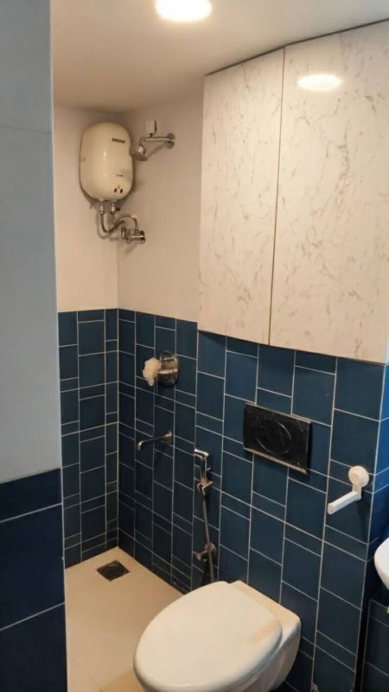 Bathroom, lodha-amara 2 Bedroom 1000 Sq.Ft. Apartment In Kolshet Road Thane 10038982