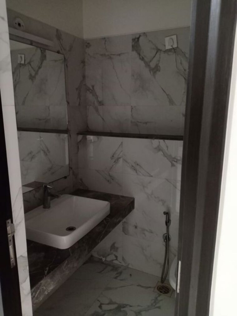 Bathroom, raheja-ridgewood 3 Bedroom 1075 Sq.Ft. Apartment In Goregaon East Mumbai 10039250