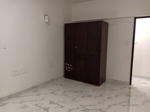 Room in 3 BHK Apartment at Raheja Ridgewood, Goregaon East – for Sale
