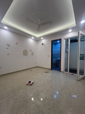 Room in 4 BHK Builder Floor at Palm Residency Chhatarpur, Chattarpur – for Sale